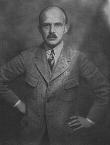 Carl Sternheim by Franz Grainer, c. 1921 (cropped).jpg
