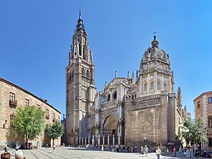Archivo:Catedral de Toledo (Spain) y Palacio Arzobispal (cropped)