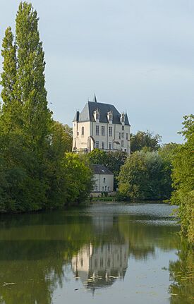 Archivo:Châteauroux - Château Raoul - 04