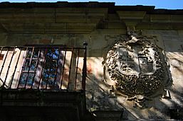 Archivo:Detalle fachada palacio Mon