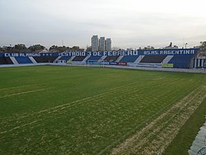 Archivo:Estadio Tres de Febrero, vista oriental.