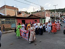 Grupo de danza de Huiramba, Michoacán.jpg