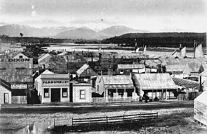 Archivo:Hokitika township, ca 1870s