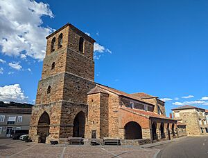 Archivo:Iglesia de Santa María, Castrillo de la Valduerna 02