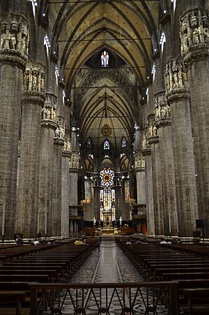 Archivo:Interior of the Duomo (83)