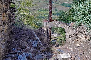 Archivo:La antigua Iglesia de Villar de Otero entrada