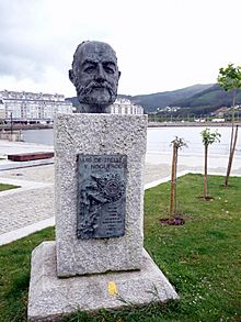 Luis de Trelles y Noguerol estatua.jpg