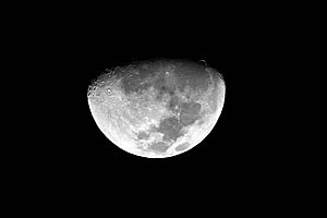 Archivo:Luna creciente convexa o gibosa creciente