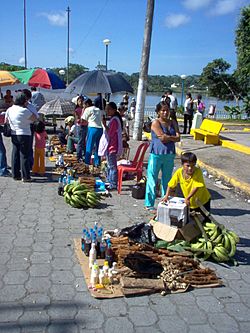 Archivo:Market Puerto Francisco Orellana