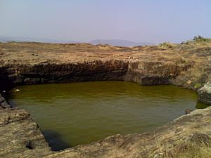 Archivo:Medium sized rock cut cistern at pavuralla konda at bheemunipatnam