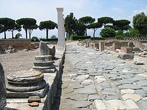 Archivo:Minturno Via-Appia