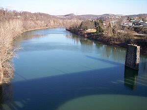 Archivo:Monongahela River Fairmont