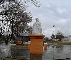 Monumento a la Madre (Los Hornos, La Plata) 01.jpg