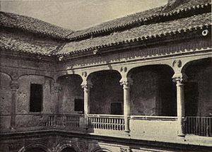 Archivo:Patio Palacio de los Condes de Miranda (c.1917)