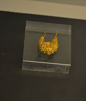 Archivo:Pendiente ibero de oro. Museo de Prehistoria de Valencia