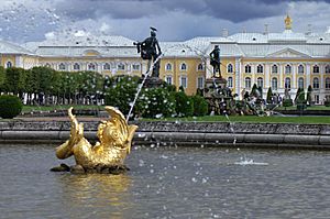 Archivo:Petershof Bolshoy Palace 2005