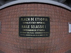 Archivo:Placa de la Plaza de Etiopía conmemorando visita de Haile Selassie - Ciudad de México