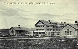 Archivo:PostcardLakevilleCTHotchkissSchool1901to1907UndividedBack