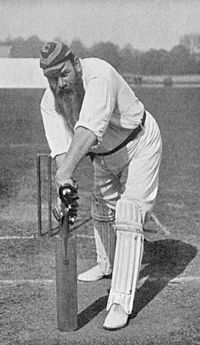 Archivo:Ranji 1897 page 171 W. G. Grace playing forward defensively