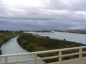 Archivo:River santa cruz argentina