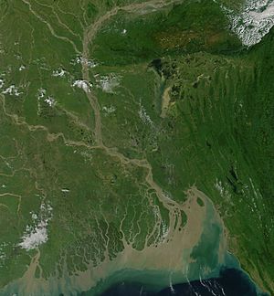 Archivo:Satellite image of Bangladesh in October 2001