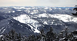 Archivo:Ski bowl from timberline P1571