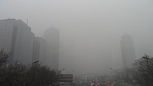 Archivo:Smog in Beijing CBD