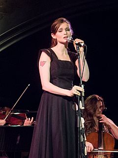 Archivo:Sophie Ellis-Bextor @ Union Chapel (8395678057)
