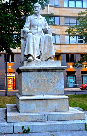 Archivo:Statue of Robert Koch in Berlin