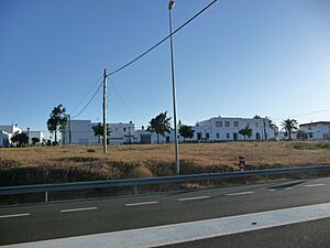 Archivo:Tahivilla-Tarifa P1080066