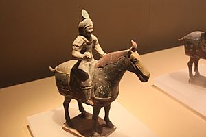 Archivo:Tang Pottery Horse & Rider2