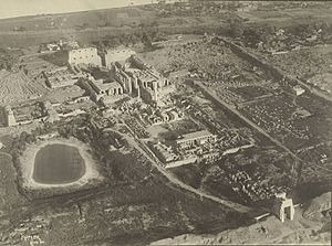 Archivo:Temple Complex at Karnak