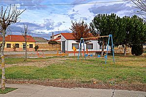 Archivo:Área recreativa en Encinas de Arriba