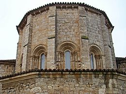 02 Monasterio de Palazuelos abside central exterior ni
