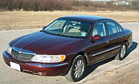 Archivo:2000 Lincoln Continental