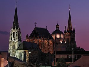 Archivo:Aachen Cathedral night