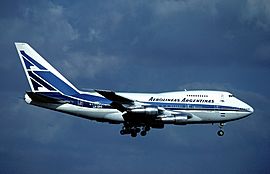 Archivo:Aerolíneas Argentinas B747SP-27 (LV-OHV) landing at Zurich International Airport