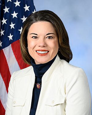 Archivo:Angie Craig 117th Congress