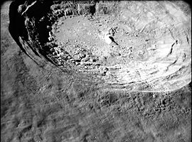 Archivo:Aristarchus crater hrp162