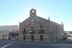 Archivo:Ayuntamiento de Ceinos de Campos 03