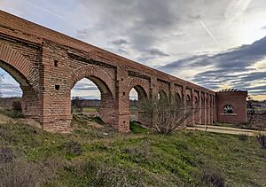 Archivo:Azuda de la Montaña, Aranjuez 03