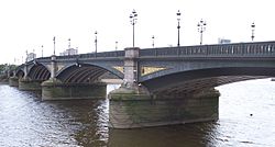 Archivo:Battersea Bridge 1