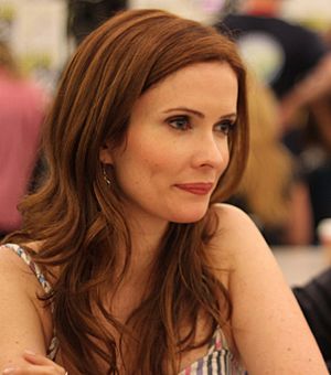 Archivo:Bitsie Tulloch at Comic-Con 2011 cropped