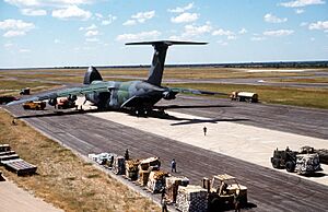 Archivo:C-5B in Namibia