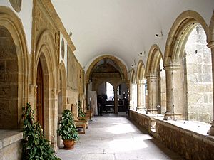 Archivo:Caceres - Monasterio de San Francisco el Real 18, claustro principal