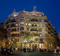 Archivo:Casa Milà - Barcelona, Spain - Jan 2007