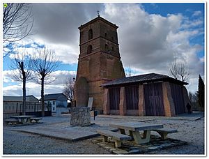 Archivo:Cervatos de la cueza 082 (Torre de la iglesia de San Miguel)