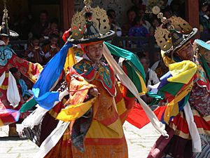 Archivo:Dance of the Black Hats with Drums, Paro Tsechu 5