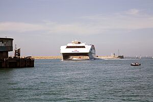 Archivo:Dun laoghaire ferry