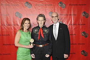 Archivo:Emily Gerson Saines, Temple Grandin and Mick Jackson, May 2011 (1)